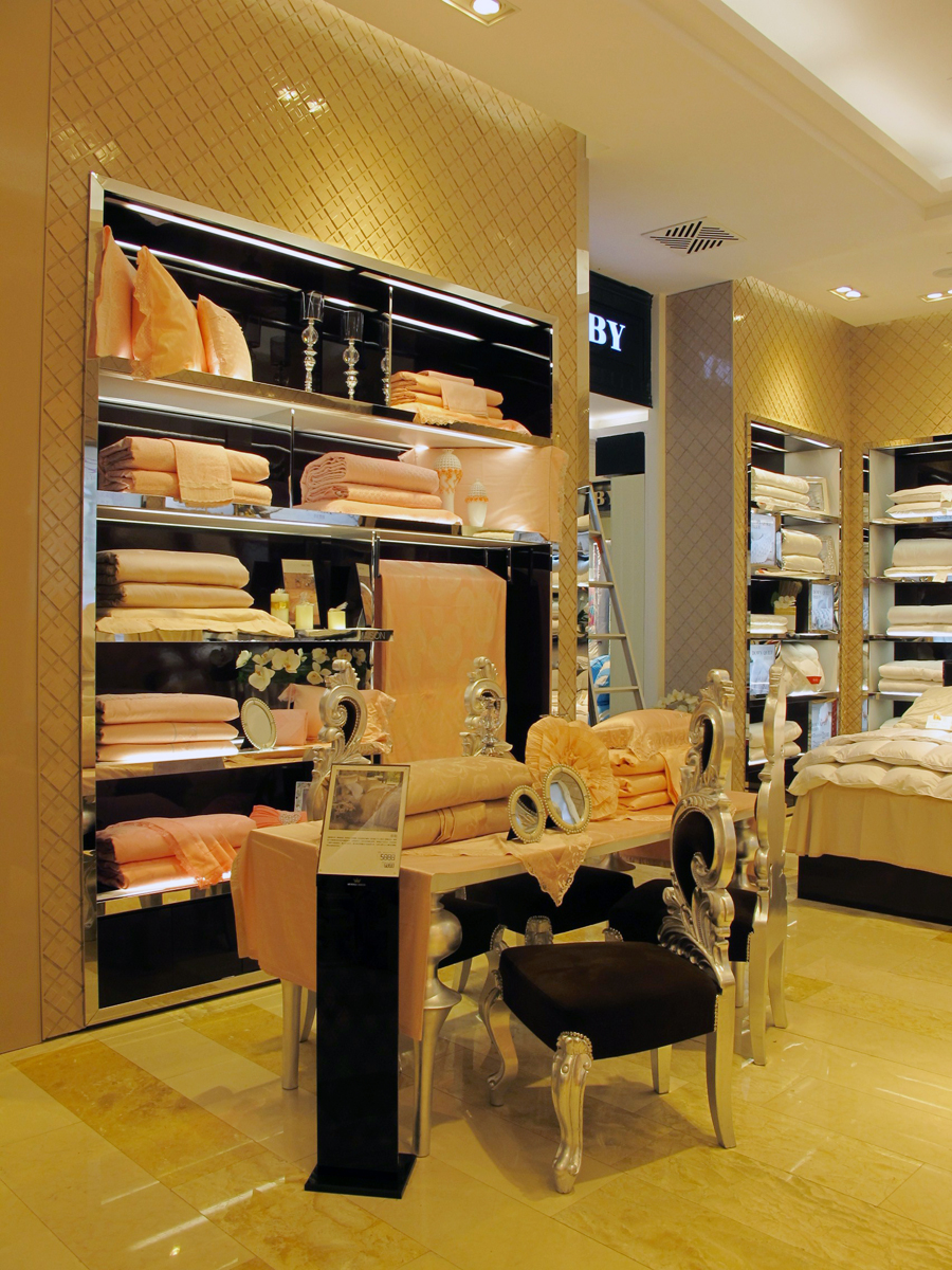 梦洁家纺品牌文化理念——"爱在家庭",俨然成了梦洁家纺的品牌专属.